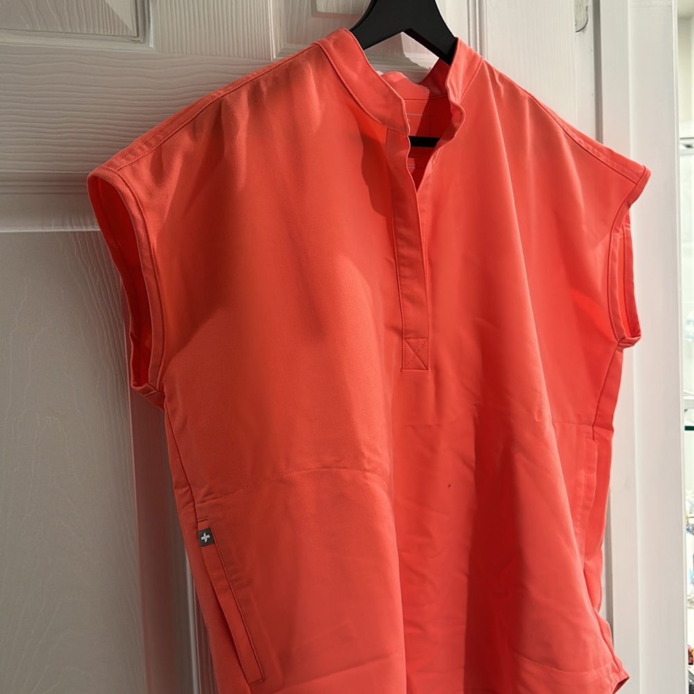 Figs Hot Coral Rafaela Gem